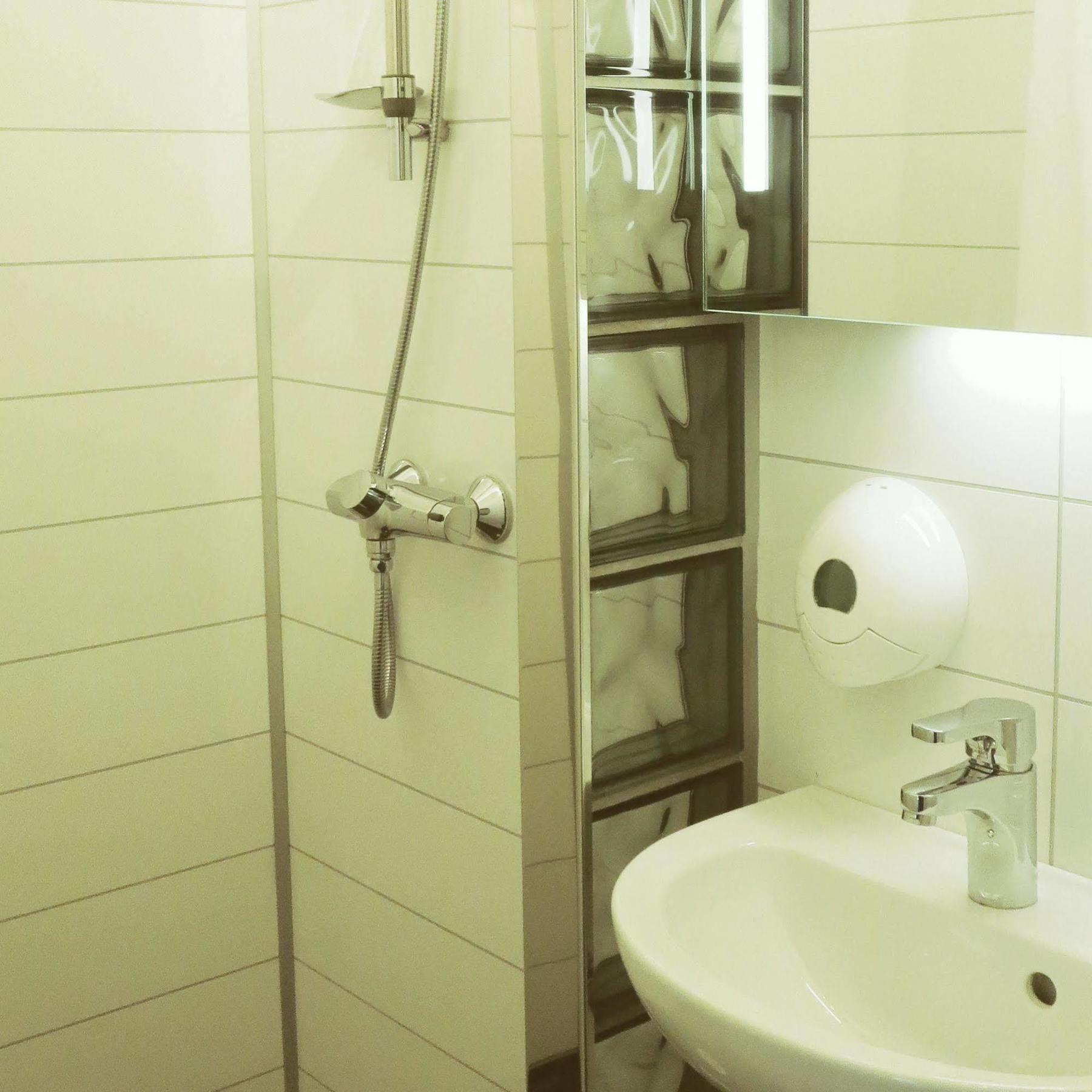 Vikingskipet Hotell ハーマル エクステリア 写真