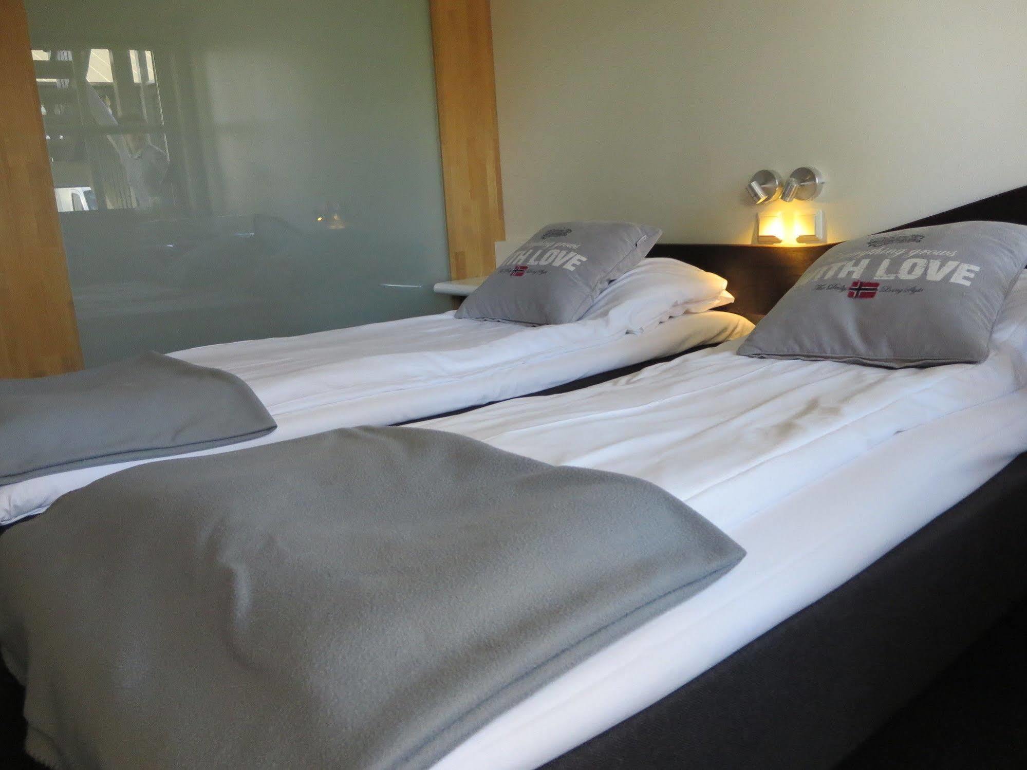 Vikingskipet Hotell ハーマル エクステリア 写真